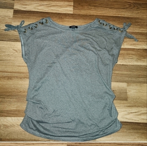 AWU Gray Short Sleeve Top Size Medium. Sleeves Criss Cross Tie Down the Arms. - Picture 5 of 5